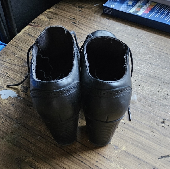 Oxford heels - Picture 3 of 3